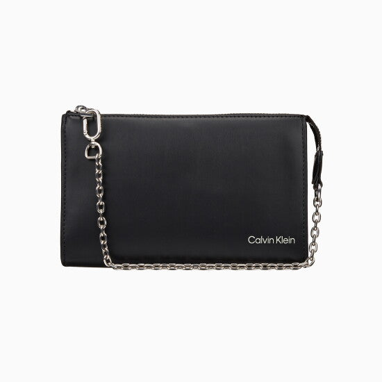 Bolso tipo clutch Calvin Klein