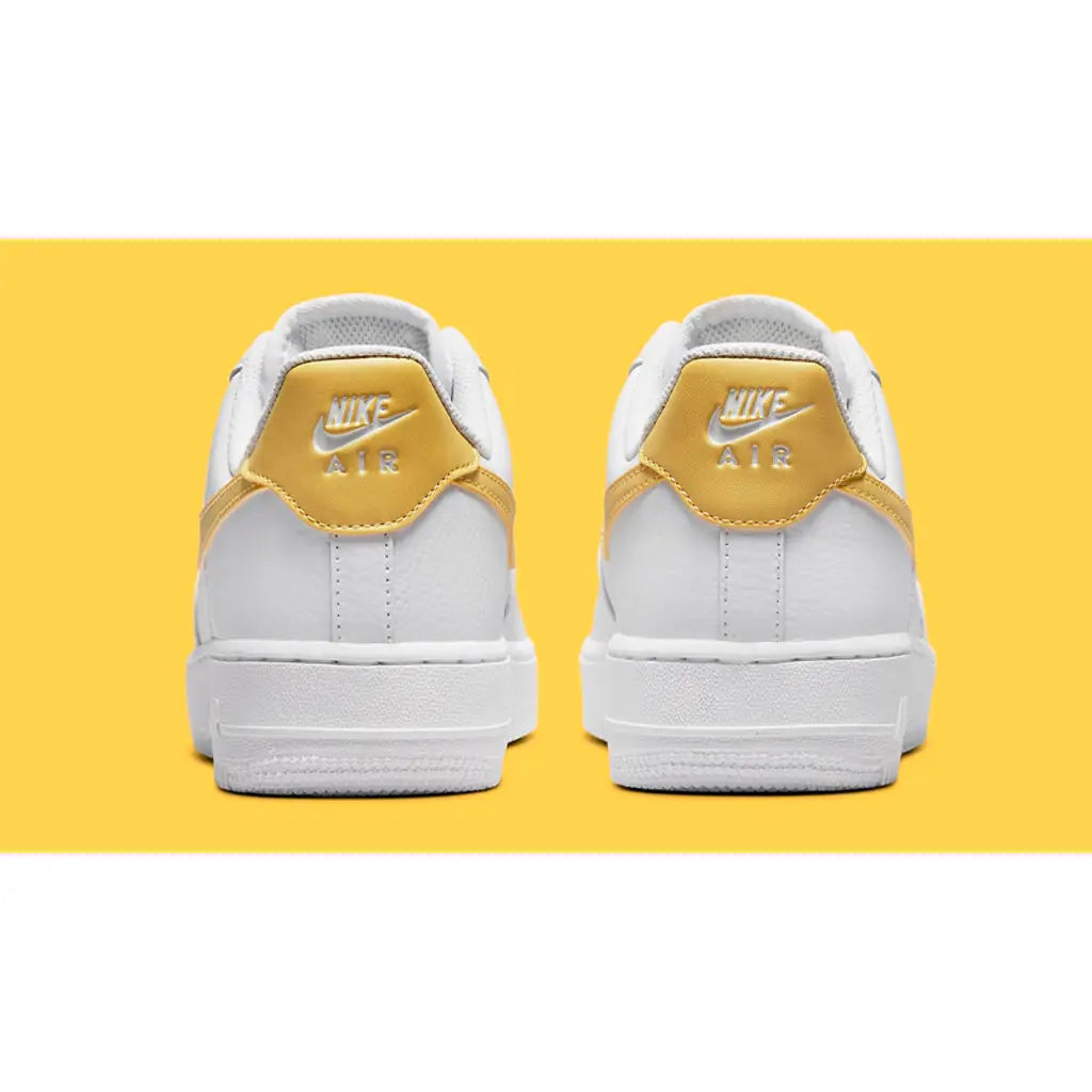 Nike Air Force 1 White Saturn Gold para Mujer