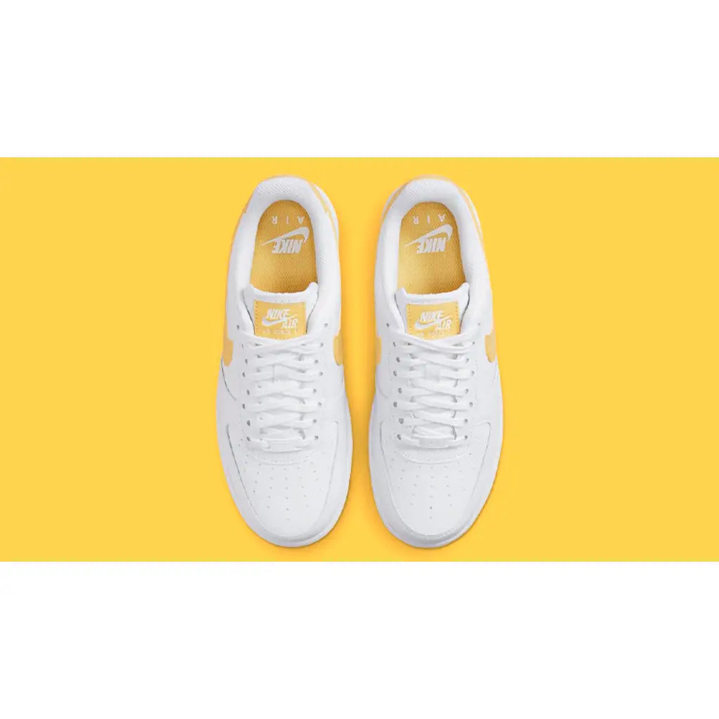 Nike Air Force 1 White Saturn Gold para Mujer