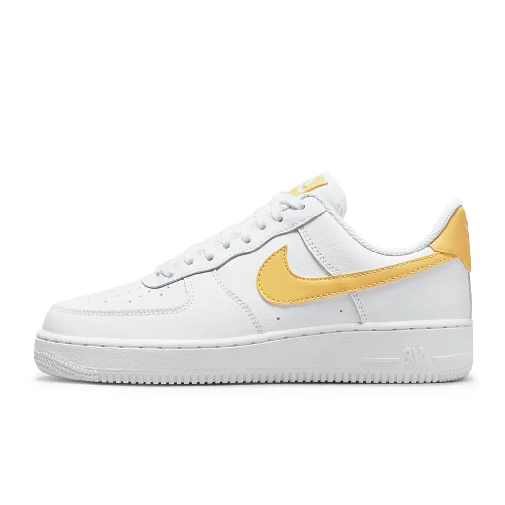 Nike Air Force 1 White Saturn Gold para Mujer